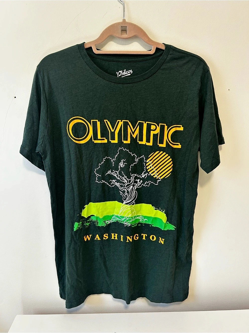 Rugged Earth Olympic Washington graphic tee Graphic Tee in Green & Yellow Size